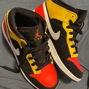 Air Jordan 1 Mid ‘Amarillo’
